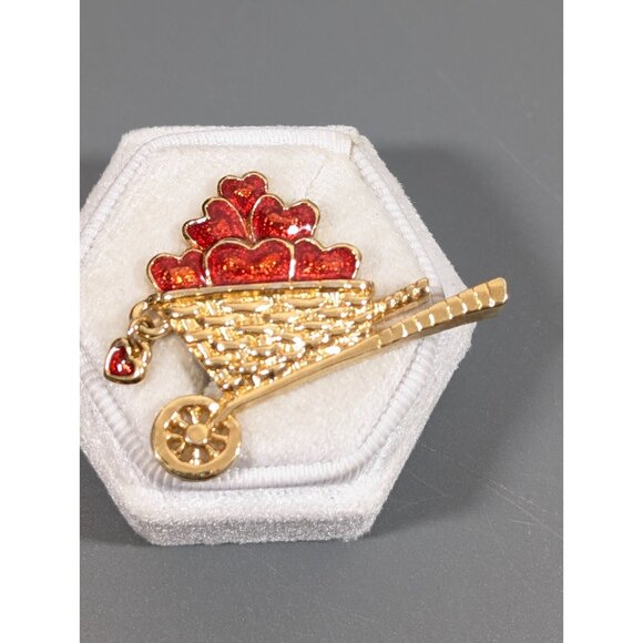 Vintage Avon Garden Of Love Pin Red Enamel Hearts Wheelbarrow Brooch Charm - Picture 1 of 8